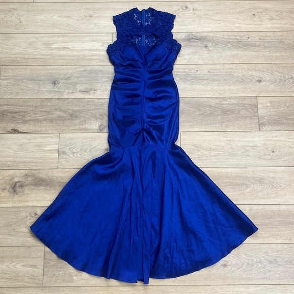 Xscape Mermaid Gown - Picture 4 of 16